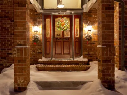8 Expert Tips to Maintain Curb Appeal Once Winter Hits